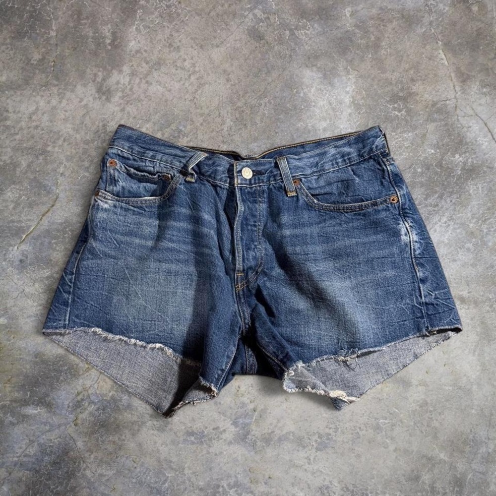 Vintage Levi's 501 XX light wash denim cutoff shorts button fly raw hem - Picture 2 of 7